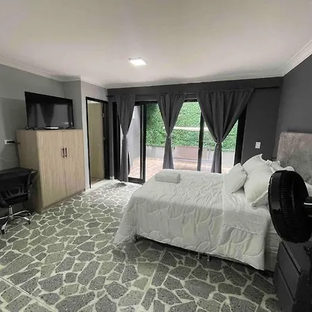 102 Apartamento En Laureles Cerca Al Estadio Y La 70 Medellin Exterior photo